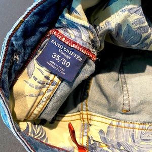 Tommy Bahama Vintage Slim Fit Sand Drifters